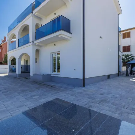 Amra 7 By Interhome Apartman *