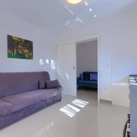 Amra-7 By Interhome *