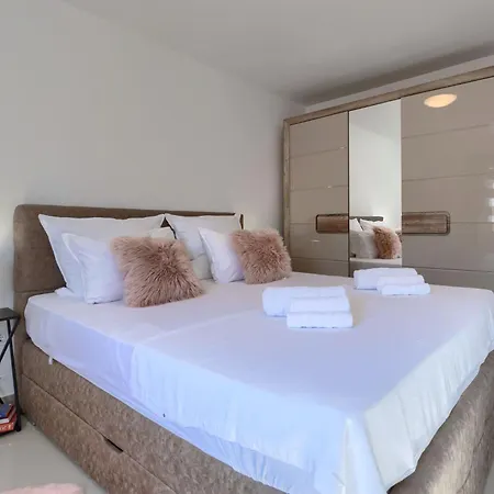 Amra-7 By Interhome Porec